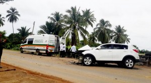 La mujer que murió, viajaba en esta camioneta, y trabajaba como empleada doméstica. Se desconoce su identidad. Foto: Cortesía @CHICACERETE
