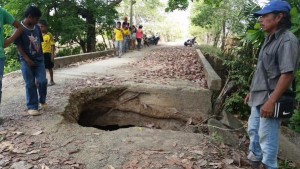 La comunidad no ha recibido respuesta de parte de la administración local para los arreglos del puente.