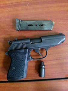 Pistola con Silenciador, New Police, incautada 